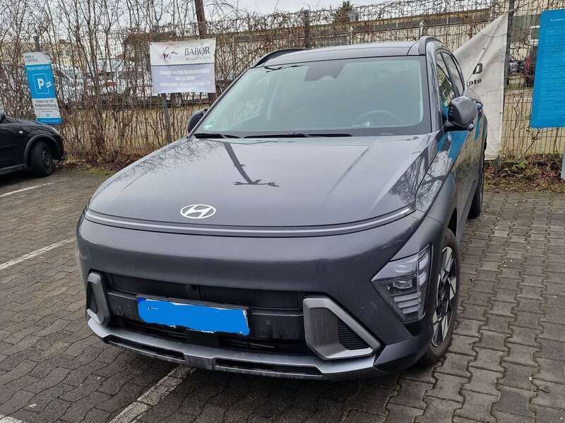 Grau Gebraucht 2024 Hyundai Kona Prime SUV | 31.990 € (Guter Preis) - Bild 1/4