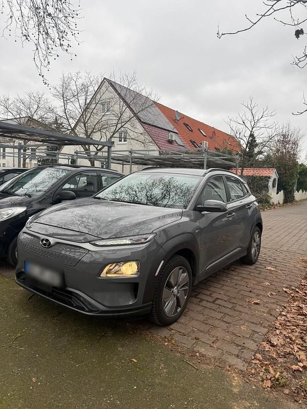 Grau Gebraucht 2020 Hyundai Kona SUV | 15.000 € (Fairer Preis) - Bild 1/4