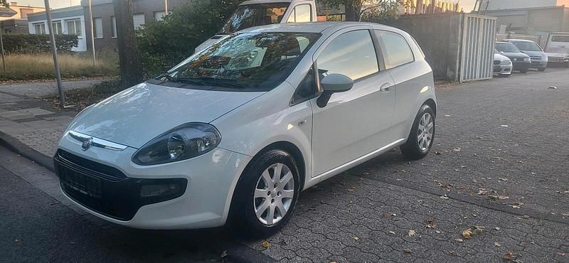 Weiß Gebraucht 2011 Fiat Grande Punto Kleinwagen | 1.990 € (Fairer Preis) - Bild 1/4