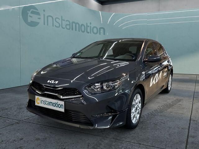 Grau Gebraucht 2024 Kia Ceed Vision Kleinwagen | 23.039 € (Etwas zu teuer) - Bild 1/2