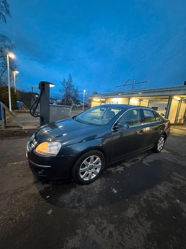 Gebraucht VW Jetta 122 PS (89 kW) 2009 Schwarz Limousine