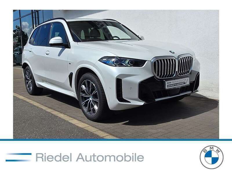 Mineralweiß metallic Gebraucht 2024 BMW X5 M Sport SUV | 81.790 € (Superpreis) - Bild 1/3