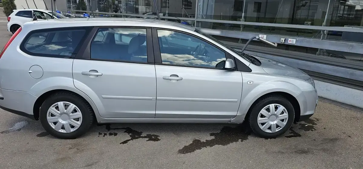 Second-hand Ford Focus 100 CP (73 kW) 2007 Argintiu Hatchback