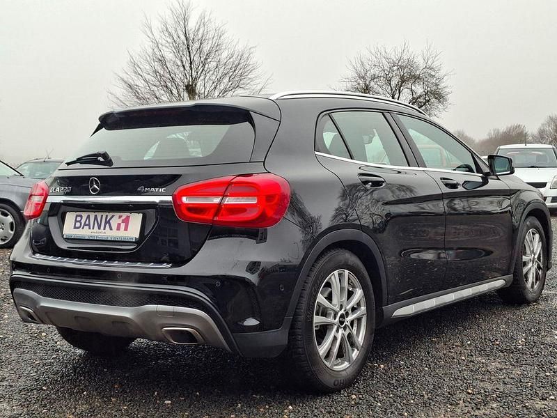 Gebraucht Mercedes GLA220 177 PS (130 kW) 2017 Schwarz SUV