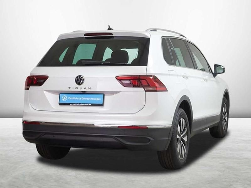 Gebraucht VW Tiguan Move 150 PS (110 kW) 2023 Oryxweiss perlmutteffekt SUV