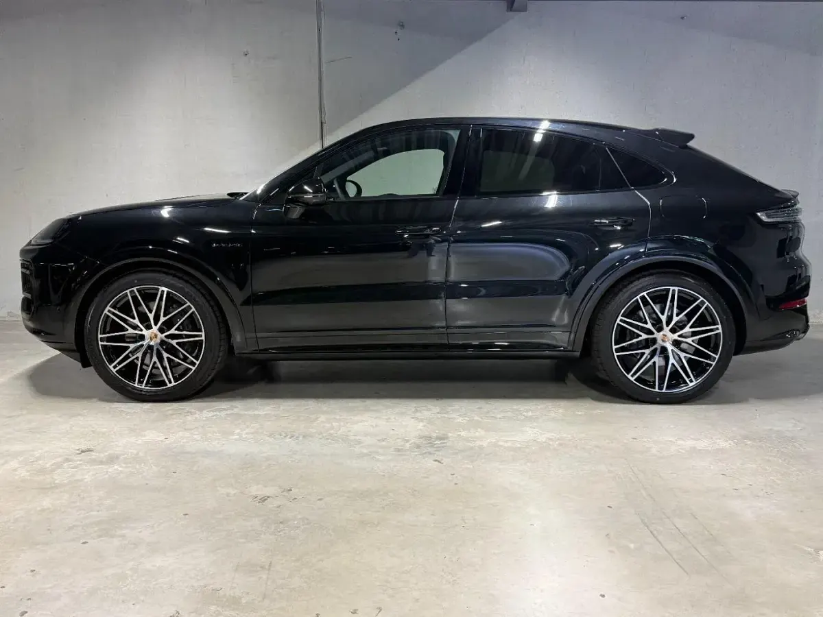 Neu Porsche Cayenne E-Hybrid Coupe Black Edition 470 PS (345 kW) 2026 Chromitschwarzmetallic SUV