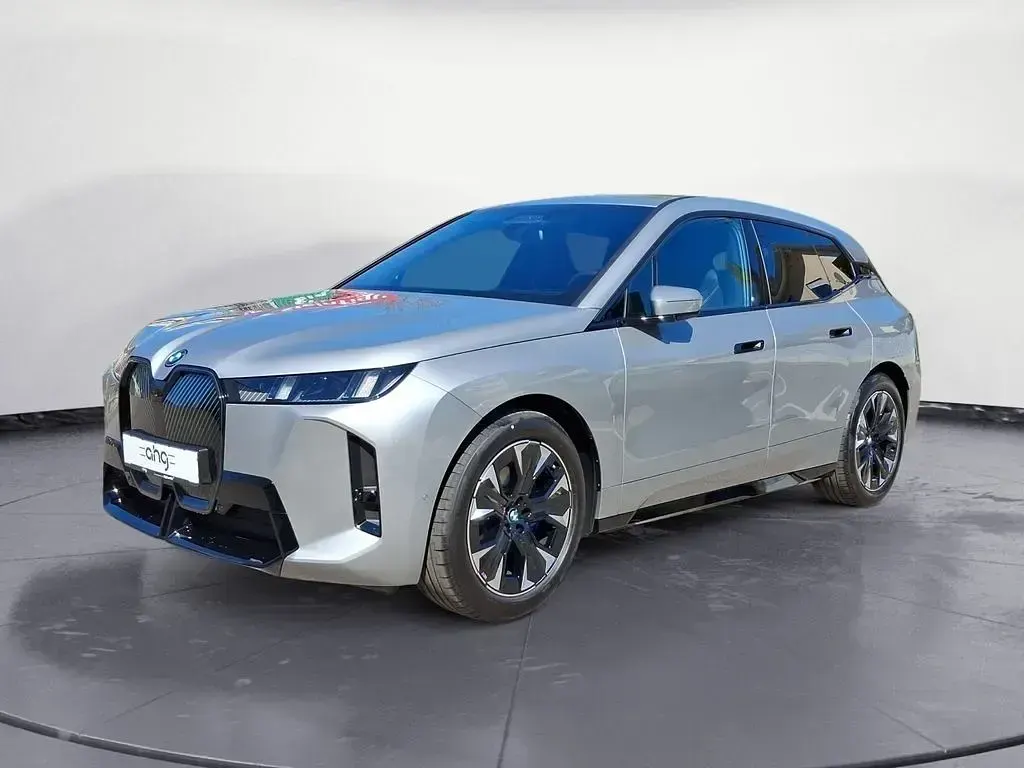 Neu BMW iX M Sport 400 kW (544 PS) 2026 Silber SUV