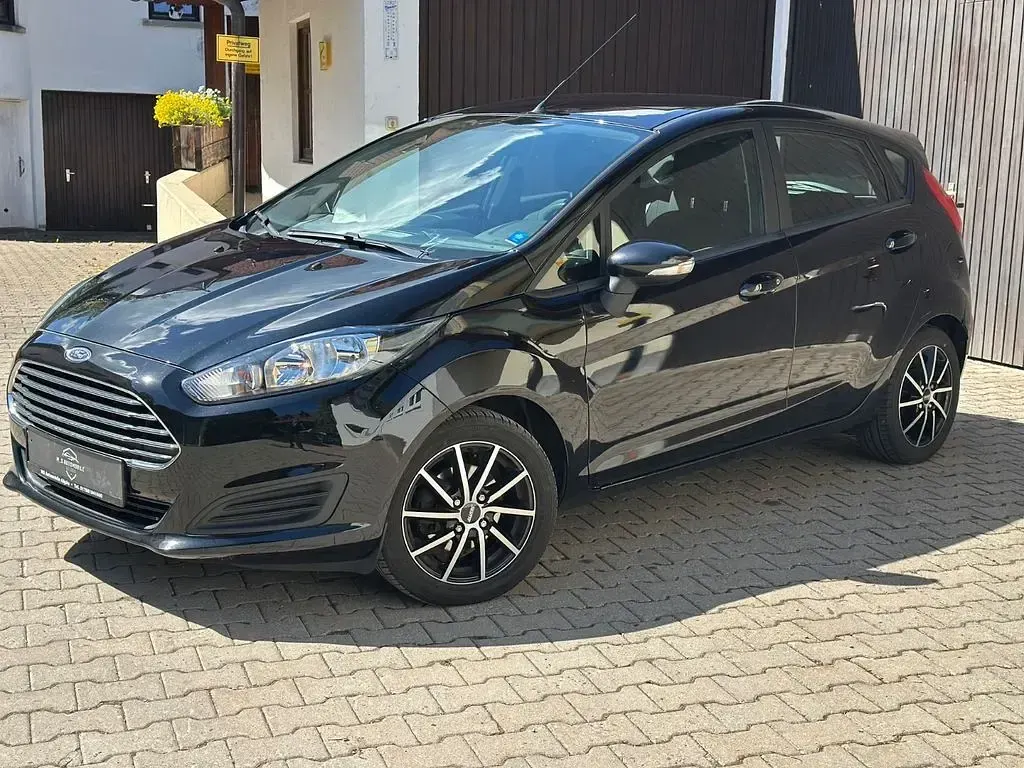 Gebraucht Ford Fiesta Titanium 95 PS (69 kW) 2015 Schwarz Kleinwagen