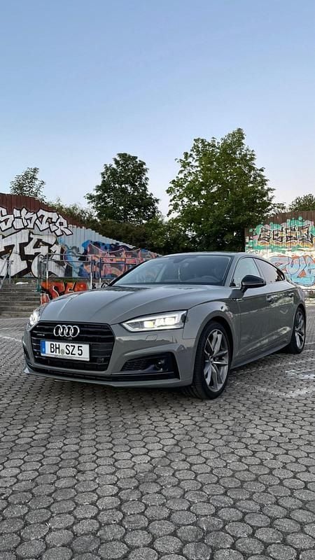 Grau Gebraucht 2020 Audi A5 Sportback S-Line Kleinwagen | 31.000 € (Guter Preis) - Bild 1/4