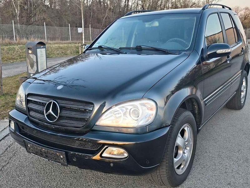 Gebraucht Mercedes ML270 163 PS (119 kW) 2002 Schwarz SUV