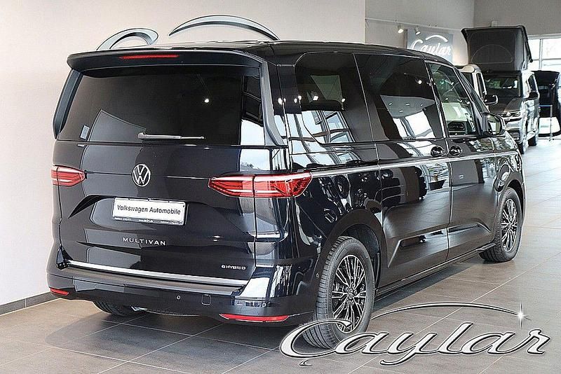 Second-hand VW Multivan 150 CP (110 kW) 2023 Negru Monovolum