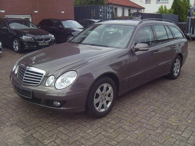 Grau Gebraucht 2008 Mercedes E200 Limousine | 7.950 € (Fairer Preis) - Bild 1/4