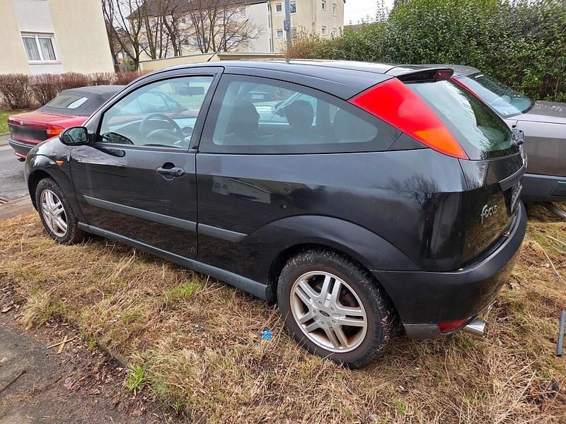 Second-hand Ford Focus 100 CP (73 kW) 2000 Negru Hatchback