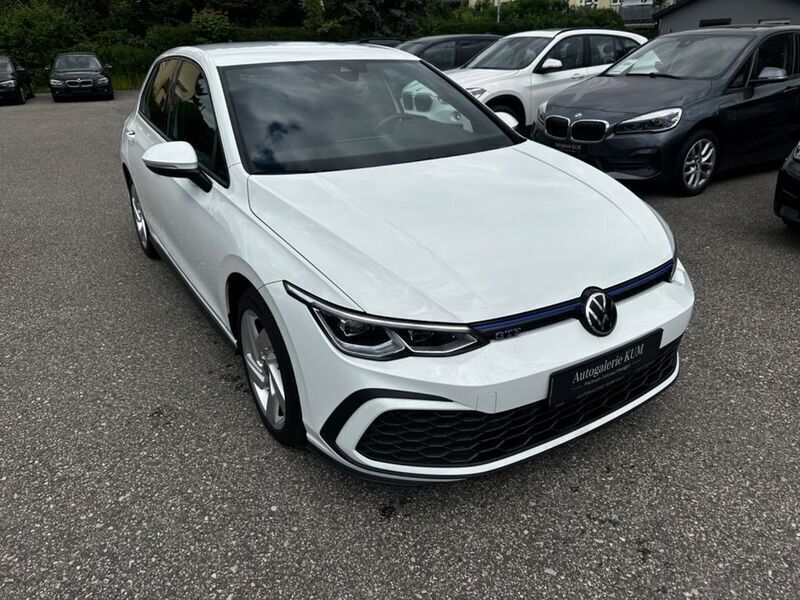 Pure white Gebraucht 2021 VW Golf VIII GTE Limousine | 19.950 € (Fairer Preis) - Bild 1/4