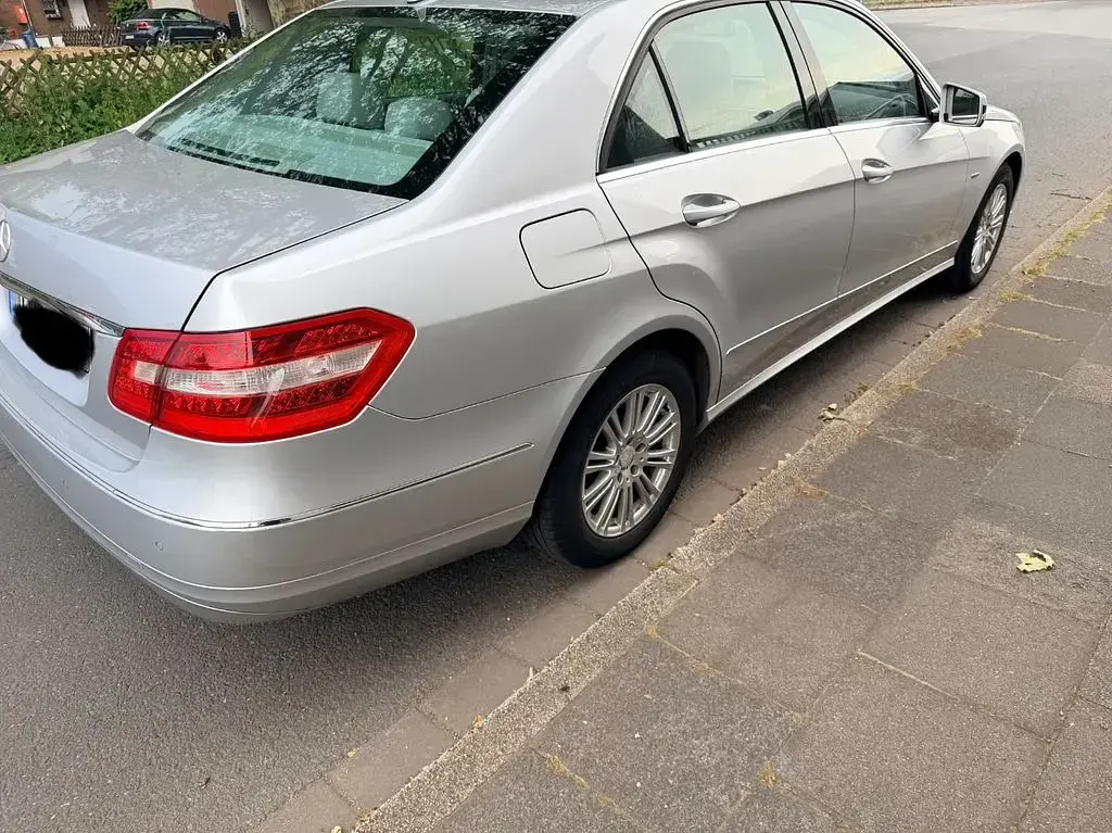 Gebraucht Mercedes E220 170 PS (125 kW) 2009 Silber Limousine