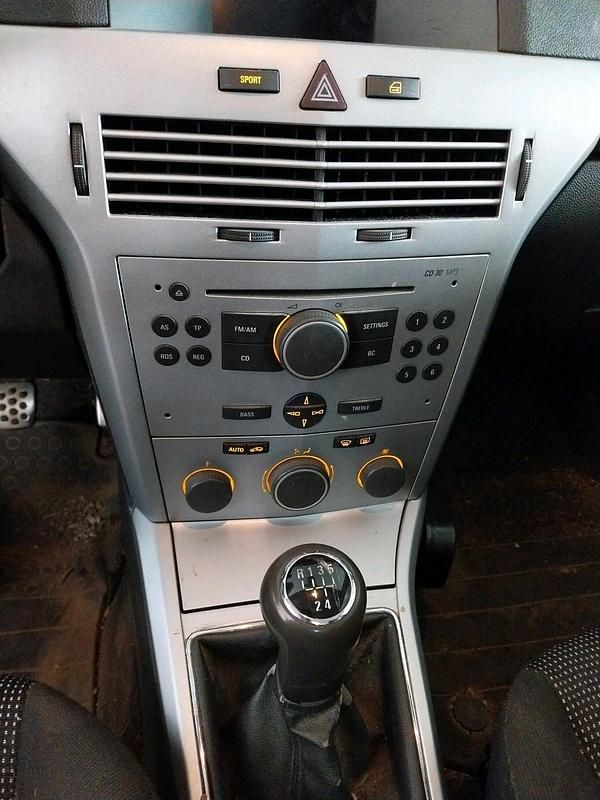 Gebraucht Opel Astra 105 PS (77 kW) 2005 Limousine