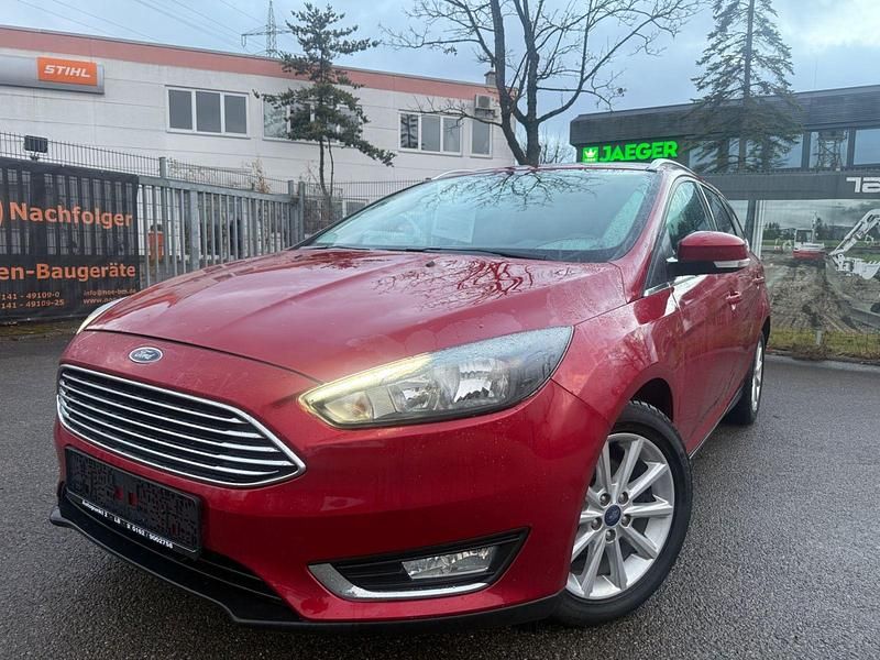Gebraucht Ford Focus 101 PS (74 kW) 2015 Rot Kombi
