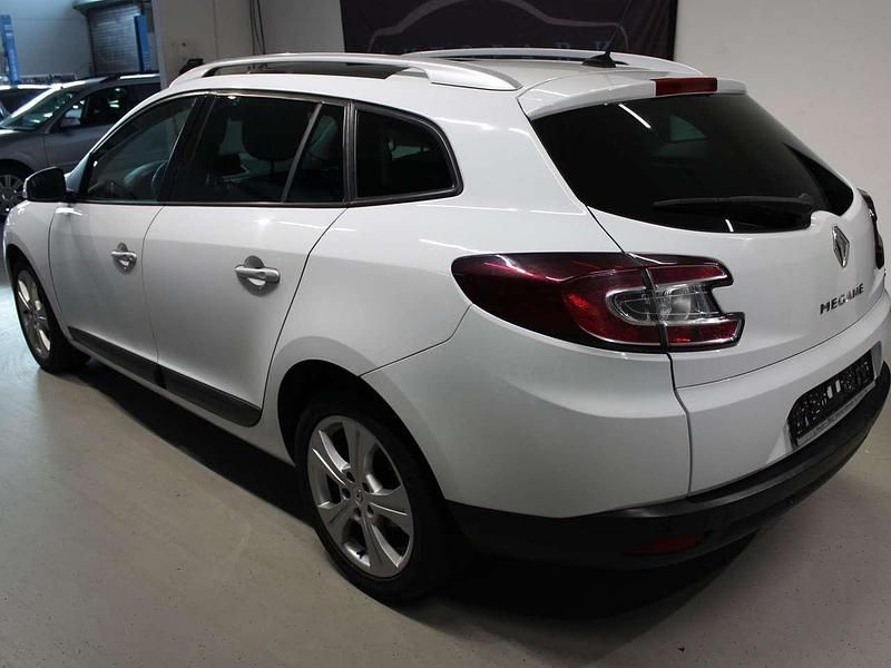 Gebraucht Renault Mégane GrandTour Dynamique 150 PS (110 kW) 2010 Gletscherweiss Kombi
