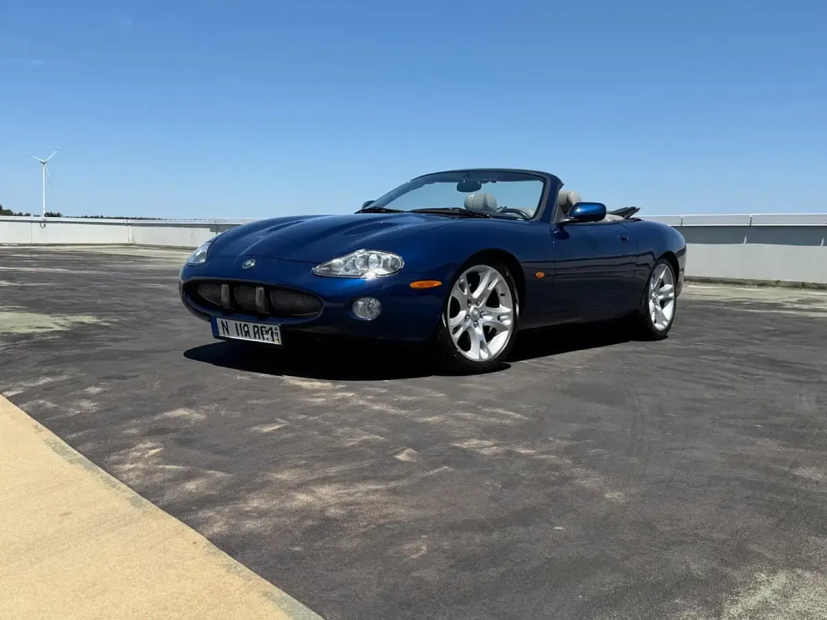 Gebraucht Jaguar XKR 363 PS (266 kW) 2002 Blau Cabrio