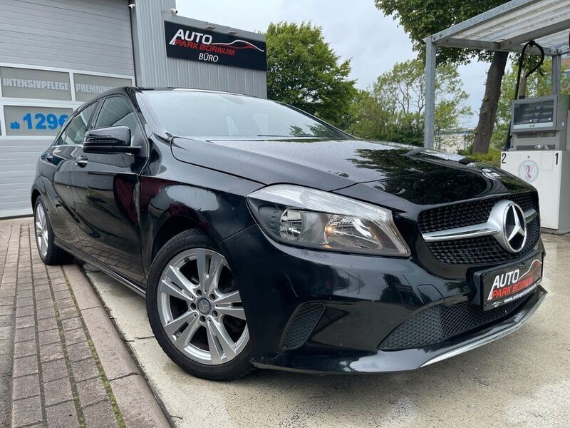 Schwarz Gebraucht 2016 Mercedes A200 Urban Limousine | 11.990 € (Fairer Preis) - Bild 1/4