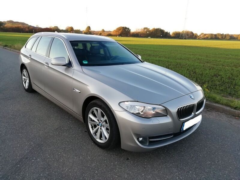 Silber Gebraucht 2011 BMW 520 Kombi | 8.600 € (Guter Preis) - Bild 1/4