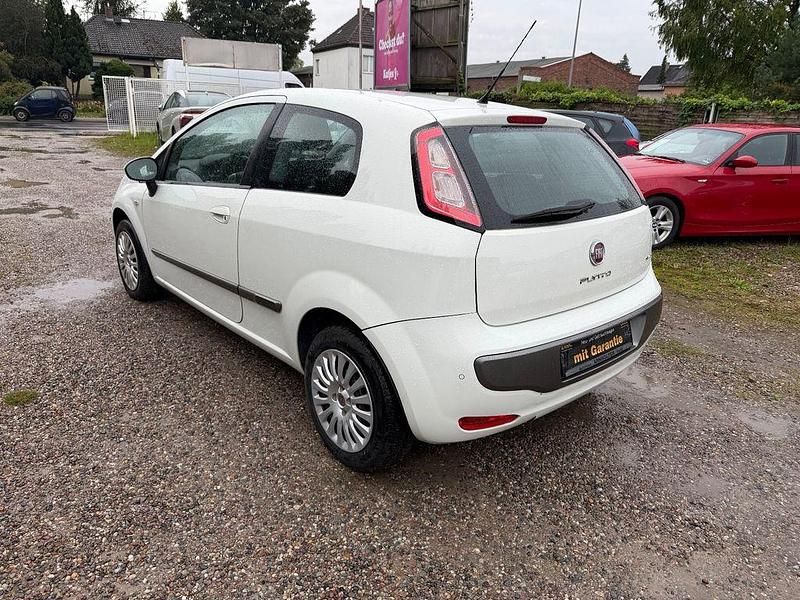 Gebraucht Fiat Punto Dynamic 77 PS (56 kW) 2010 Weiß Limousine