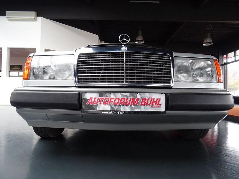 Gebraucht Mercedes E230 132 PS (97 kW) 1989 Silber Limousine