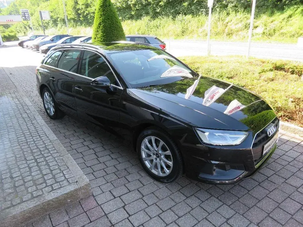 Gebraucht Audi A4 163 PS (119 kW) 2022 Schwarz Kombi