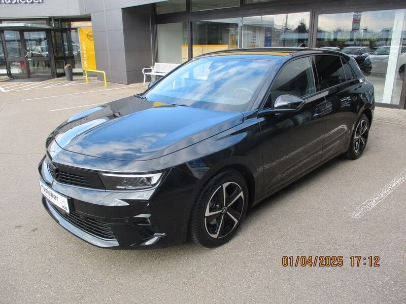 Lackierung schwarz perla nera/ Gebraucht 2024 Opel Astra Ultimate Limousine | 28.390 € (Fairer Preis) - Bild 1/4