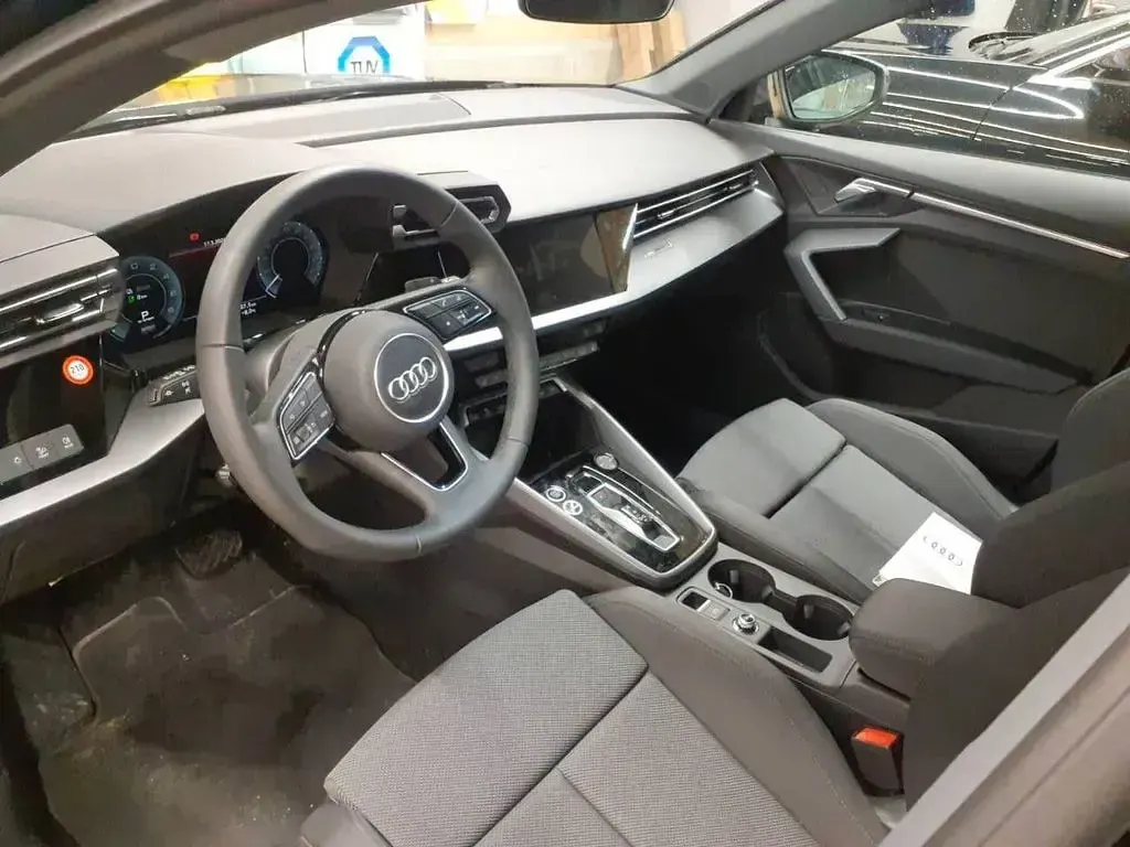 Używany Audi A3 Advanced 204 KM (150 kW) 2025 Czarny Sedan/Limuzyna