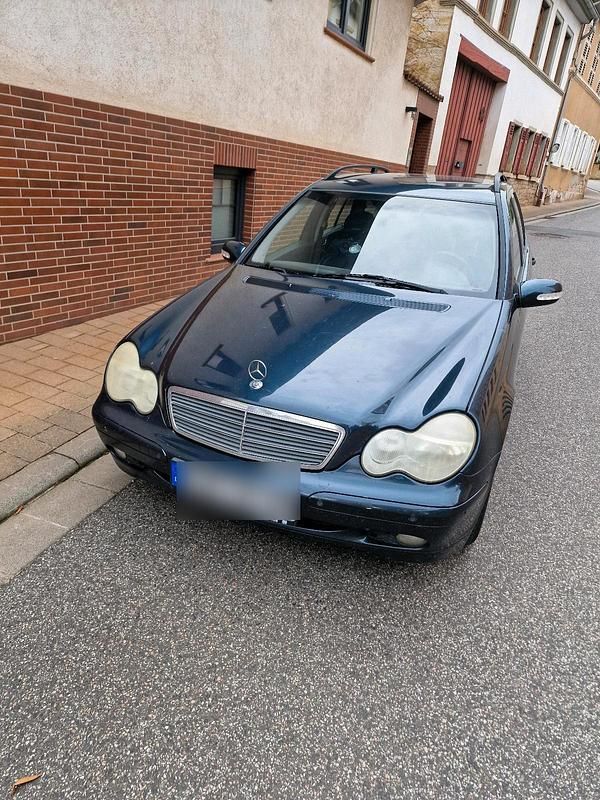 Blau Gebraucht 2003 Mercedes 220 Kombi | 550 € - Bild 1/4