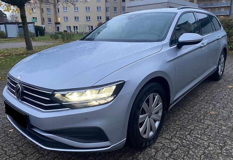Silber Gebraucht 2022 VW Passat Kombi | 14.950 € (Superpreis) - Bild 1/4