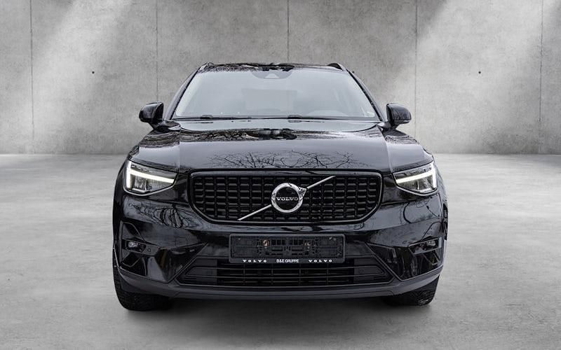 Gebraucht Volvo XC40 Plus 261 PS (191 kW) 2022 Schwarz / onyx schwarz (metallic) SUV