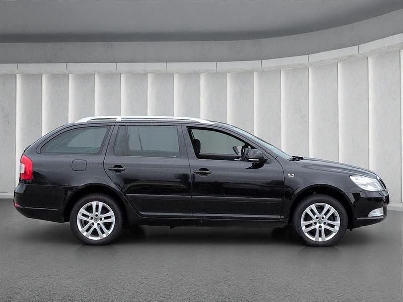 Gebraucht Skoda Octavia Drive 152 PS (111 kW) 2012 Schwarz Kombi