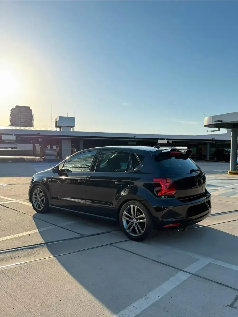 Gebraucht VW Polo LOUNGE 90 PS (66 kW) 2015 Schwarz Kleinwagen