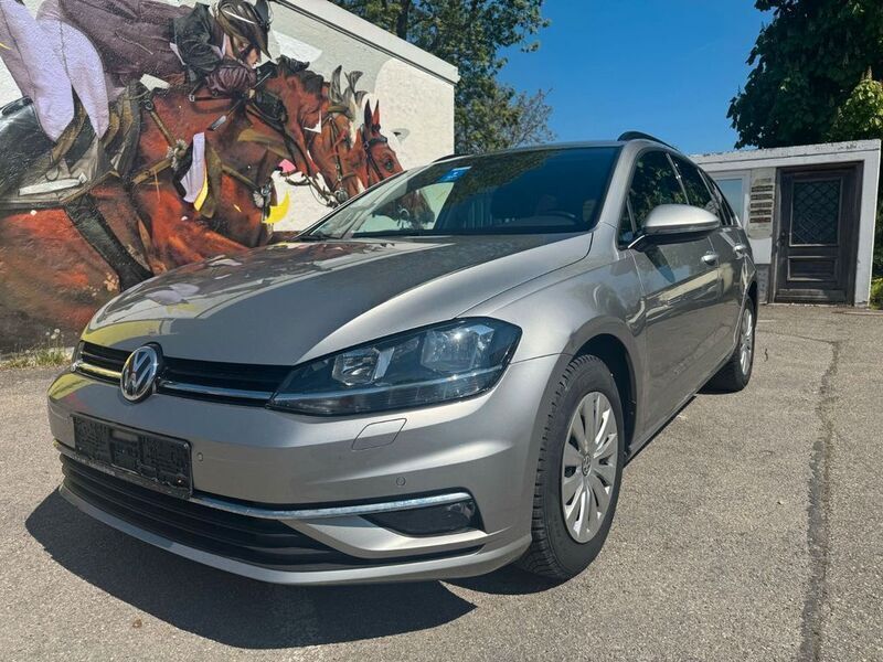 Silber Gebraucht 2018 VW Golf VII Comfortline Kombi | 12.999 € (Superpreis) - Bild 1/4