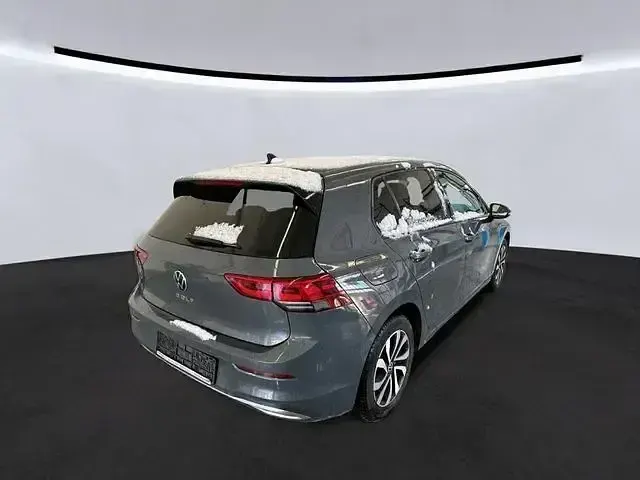 Używany VW Golf VIII Active 150 KM (110 kW) 2023 Szary Sedan/Limuzyna