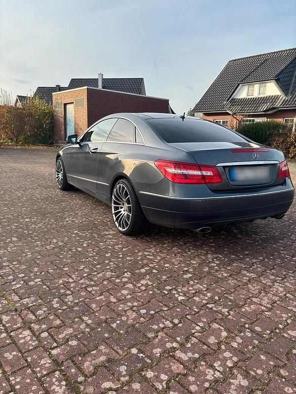 Gebraucht Mercedes E350 231 PS (169 kW) 2011 Grau Coupé