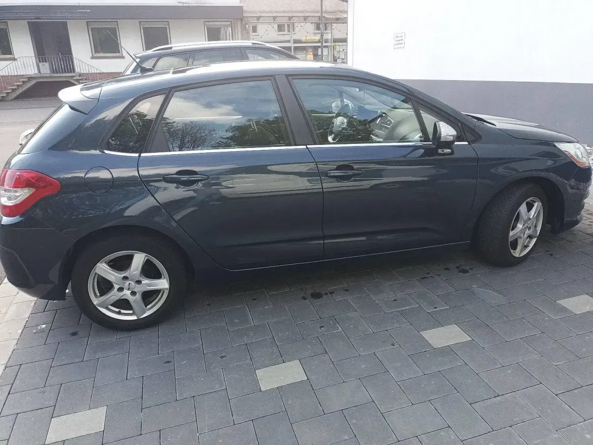 Gebraucht Citroën C4 SELECTION 120 PS (88 kW) 2013 Blau Limousine