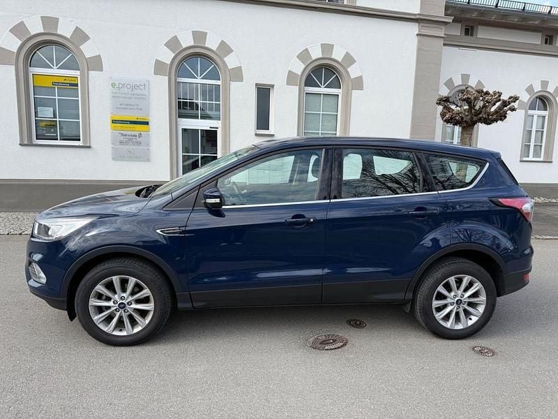 Gebraucht Ford Kuga 120 PS (88 kW) 2018 Blau SUV