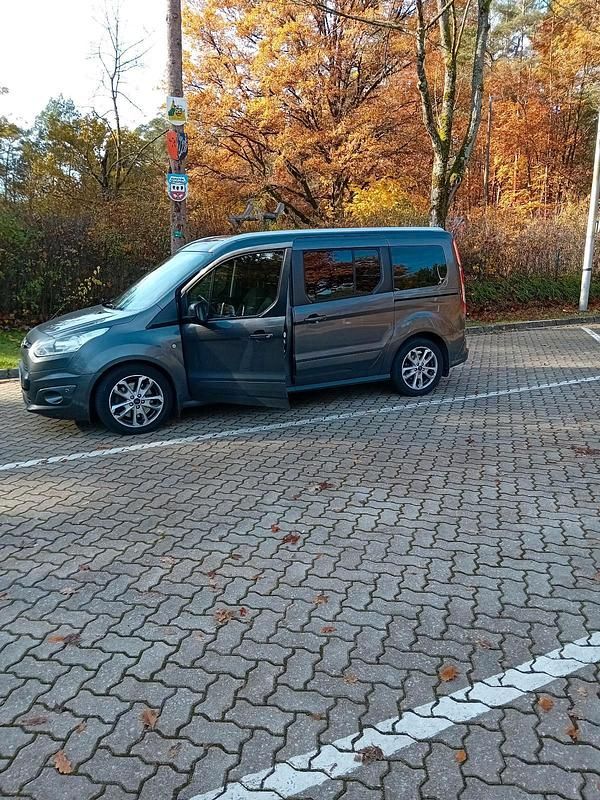 Grau Gebraucht 2016 Ford Tourneo Kombi | 15.500 € (Superpreis) - Bild 1/4