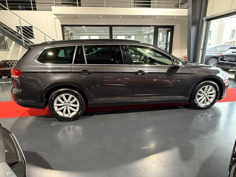 Gebraucht VW Passat Comfortline 150 PS (110 kW) 2017 Grau Limousine