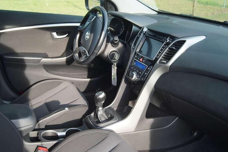 Gebraucht Hyundai i30 Edition 99 PS (72 kW) 2015 Grau Limousine