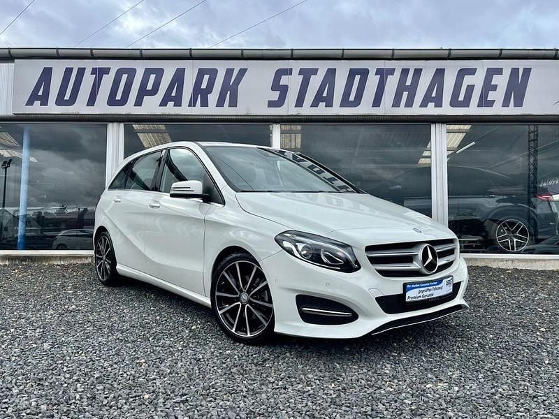 Weiß Gebraucht 2016 Mercedes B180 Urban Van / Kleinbus | 15.490 € (Fairer Preis) - Bild 1/4