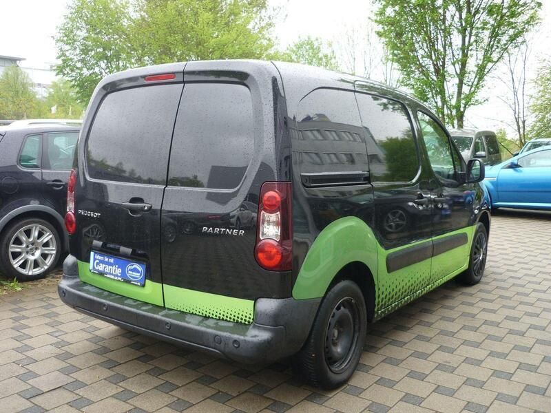 Gebraucht Peugeot Partner Comfort plus 98 PS (72 kW) 2017 Schwarz Van / Kleinbus