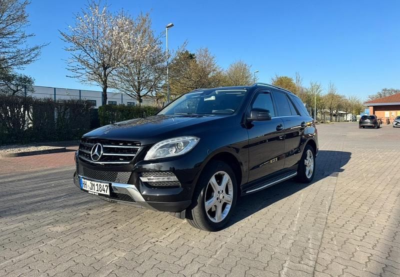 Schwarz Gebraucht 2013 Mercedes ML350 SUV | 19.490 € (Guter Preis) - Bild 1/4