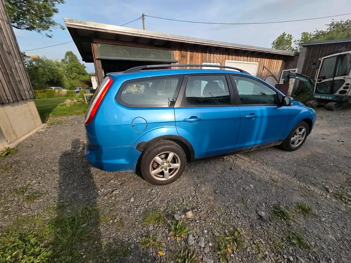 Gebraucht Ford Focus 125 PS (91 kW) 2009 Blau Kombi