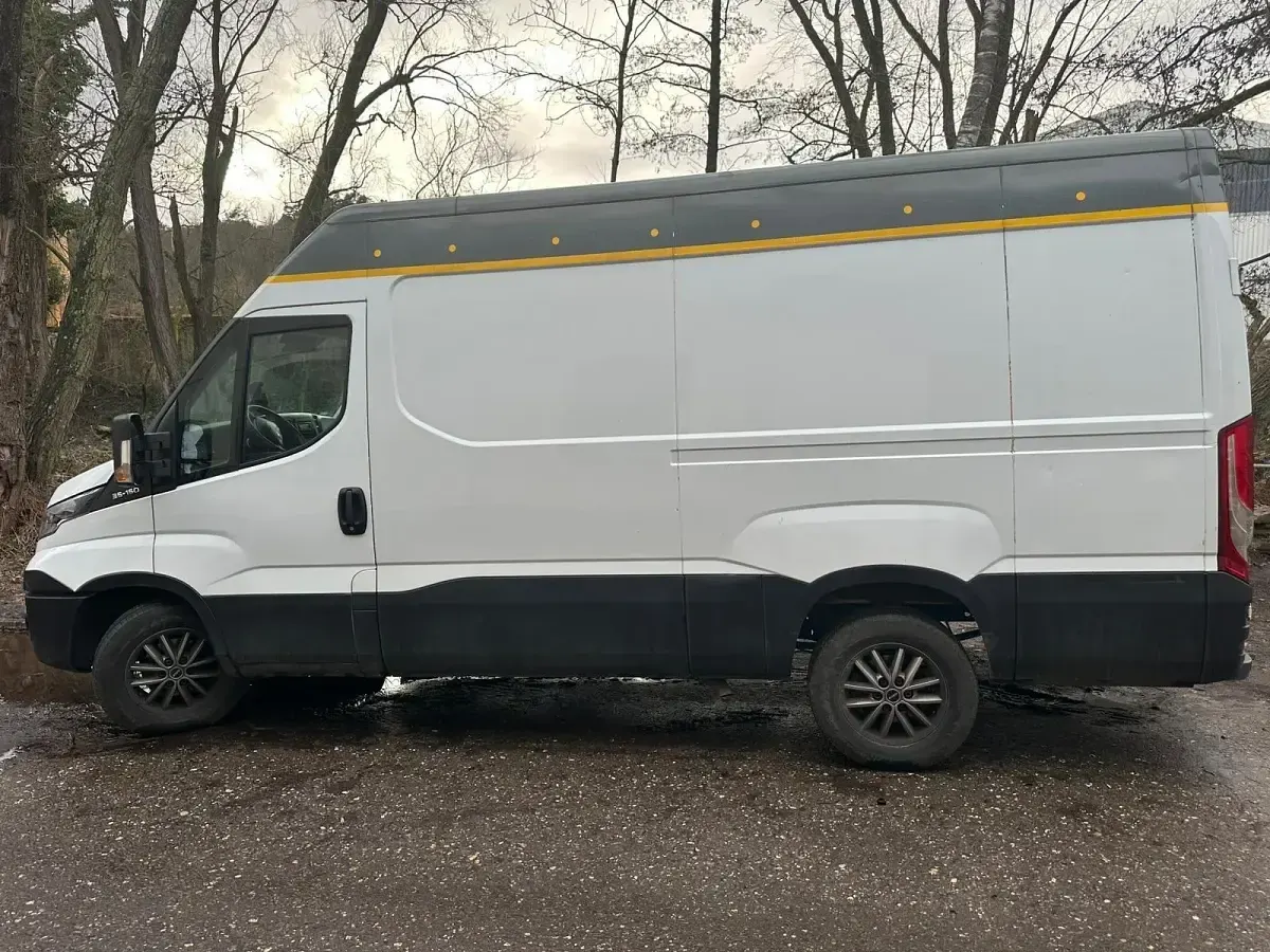Second-hand Iveco Daily 126 CP (92 kW) 2016 Alb Monovolum