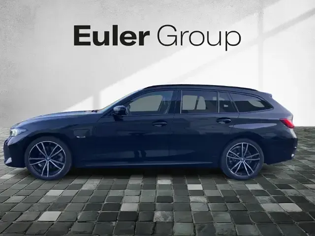 Gebraucht BMW 330e Performance 292 PS (214 kW) 2022 Saphirschwarz Kombi