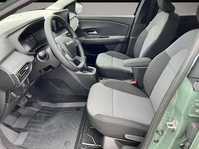 Neu Dacia Jogger Extreme 141 PS (103 kW) 2025 Grün Van / Kleinbus